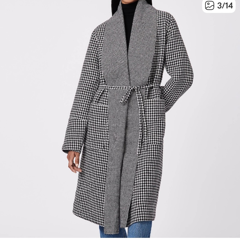 Bernardo Black and White belted Houndstooth Teddy Jacket. Small